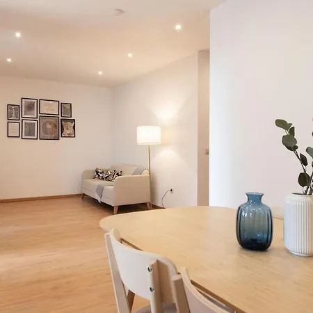 Lägenhet Guestready - Warm And Inviting Flat With Balcony