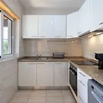 Guestready - Warm And Inviting Flat With Balcony *