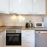 Guestready - Warm And Inviting Flat With Balcony Apartman