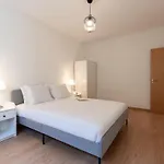 Guestready - Warm And Inviting Flat With Balcony