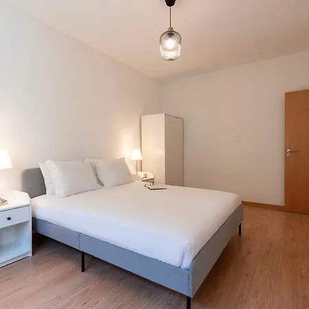 Apartment Joivy Warm And Inviting Flat With Balcony