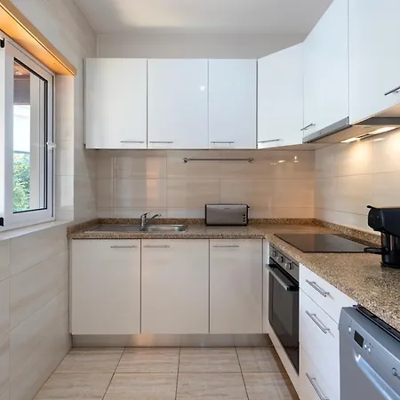 Joivy Warm And Inviting Flat With Balcony Apartment