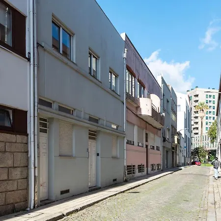 Joivy Warm And Inviting Flat With Balcony Apartment *