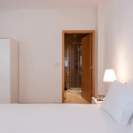 Apartment Joivy Warm And Inviting Flat With Balcony