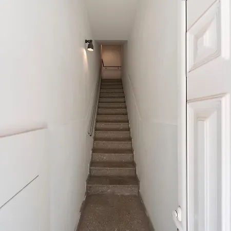 Joivy Warm And Inviting Flat With Balcony *