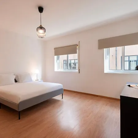 Joivy Warm And Inviting Flat With Balcony