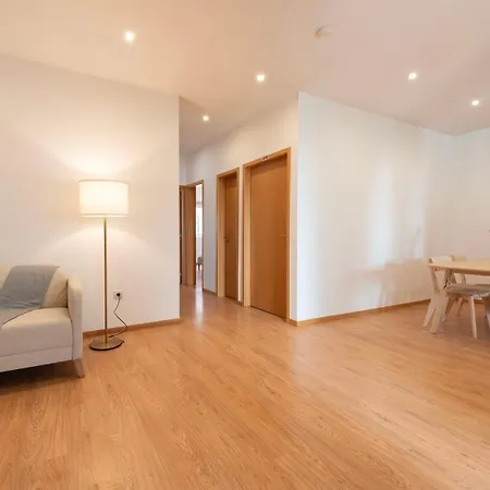 Joivy Warm And Inviting Flat With Balcony Apartment *