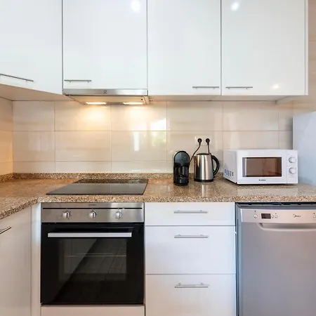 Joivy Warm And Inviting Flat With Balcony