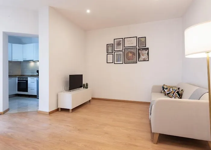 Lägenhet Guestready - Warm And Inviting Flat With Balcony