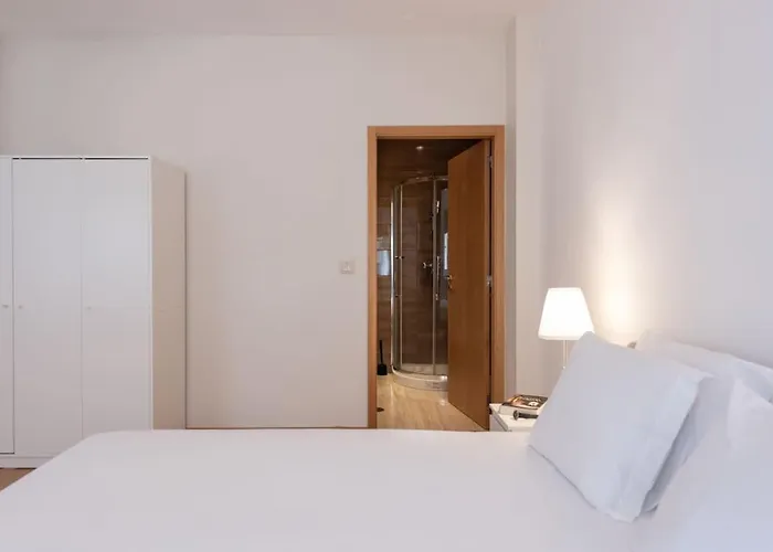 Guestready - Warm And Inviting Flat With Balcony Lägenhet