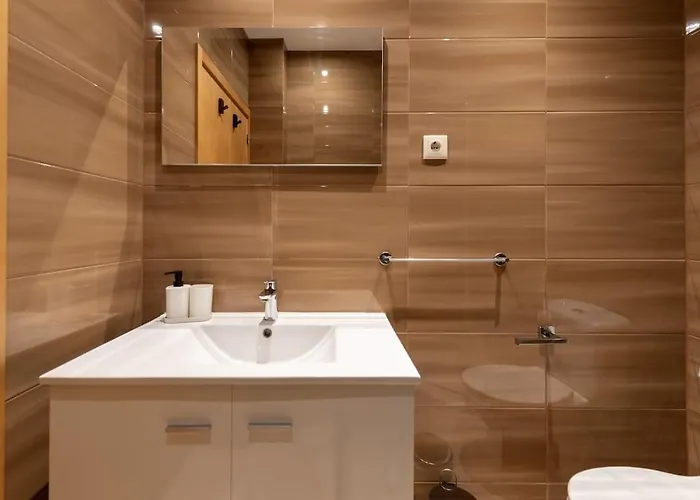 شقة Guestready - Warm And Inviting Flat With Balcony